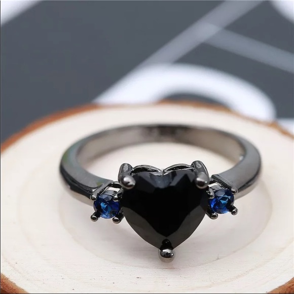 Blue Sapphire Heart Shape Ring - Picture 3 of 4